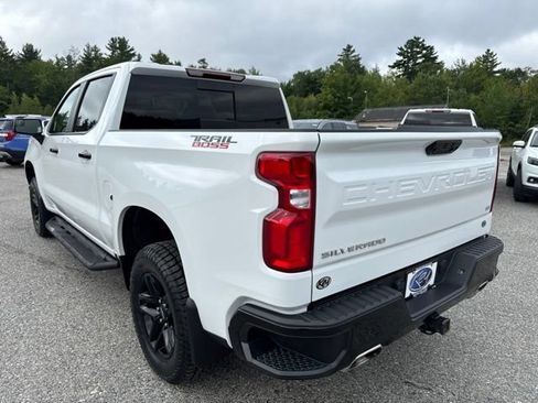 Used 2024 Chevrolet Silverado 1500 LT Trail Boss w/ Convenience Package II AWD/4WD image 4
