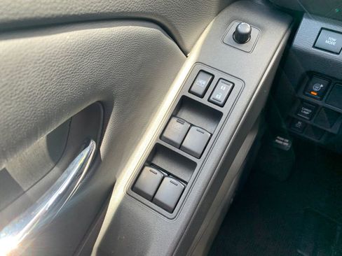 Used 2025 Nissan Frontier SV w/ SV Convenience Package RWD image 21
