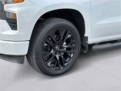 Used 2023 Chevrolet Silverado 1500 Custom image 8