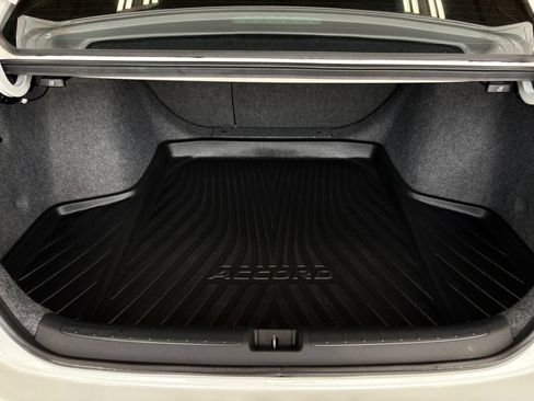 Used 2018 Honda Accord Touring image 24