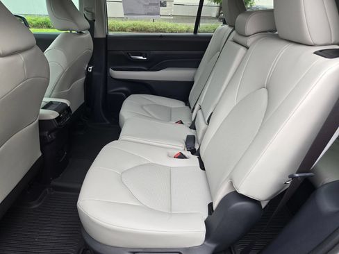 Certified 2026 Toyota Grand Highlander FWD image 12