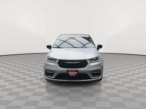 Used 2024 Chrysler Pacifica Touring-L FWD image 33