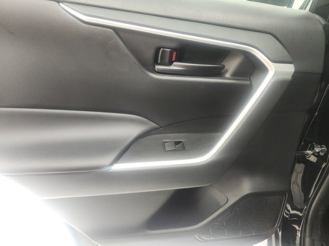 Used 2025 Toyota RAV4 LE FWD image 9