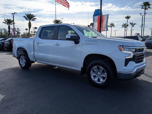Used 2025 Chevrolet Silverado 1500 LT image 2