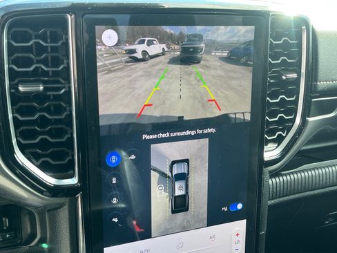 Used 2024 Ford Ranger Lariat w/ FX4 Off-Road Package image 12