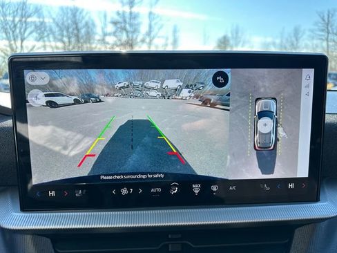 Used 2025 Ford Explorer ST-Line w/ ST-Line Street Pack image 32