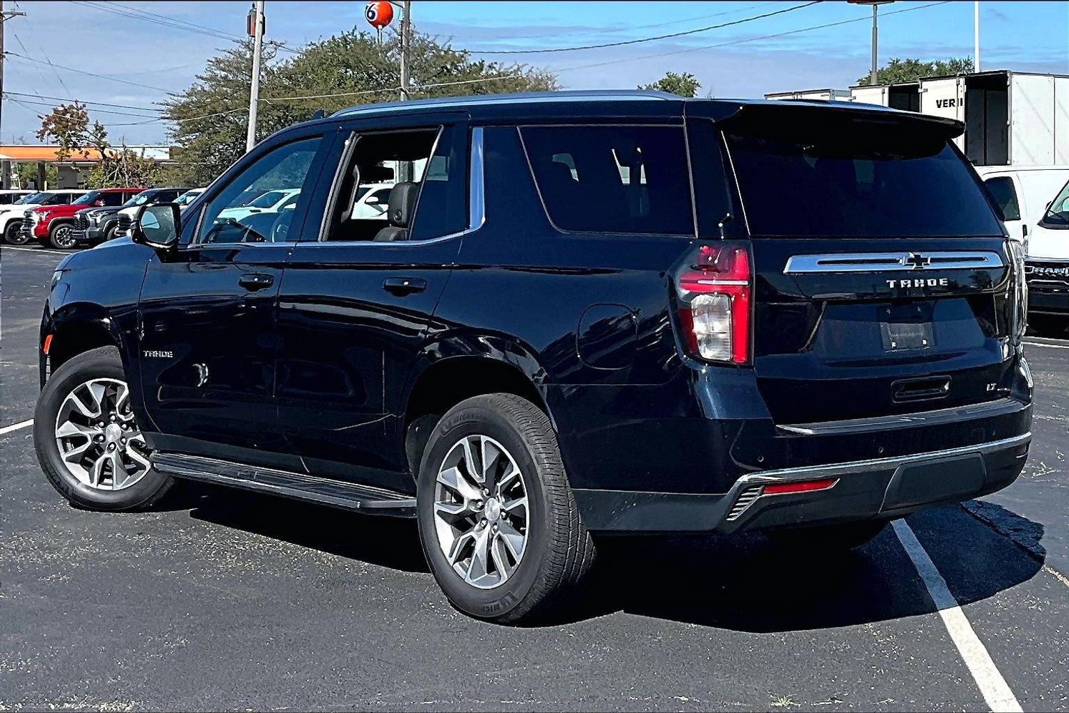 Used 2022 Chevrolet Tahoe LT w/ Luxury Package AWD/4WD image 6