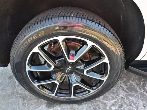 Used 2021 Chevrolet Tahoe RST image 12