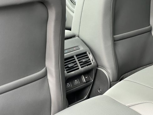 Certified 2024 Land Rover Discovery Sport S image 17