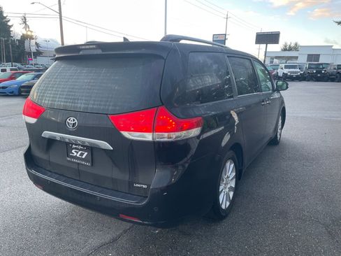 Used 2013 Toyota Sienna Limited w/ Premium Pkg image 5