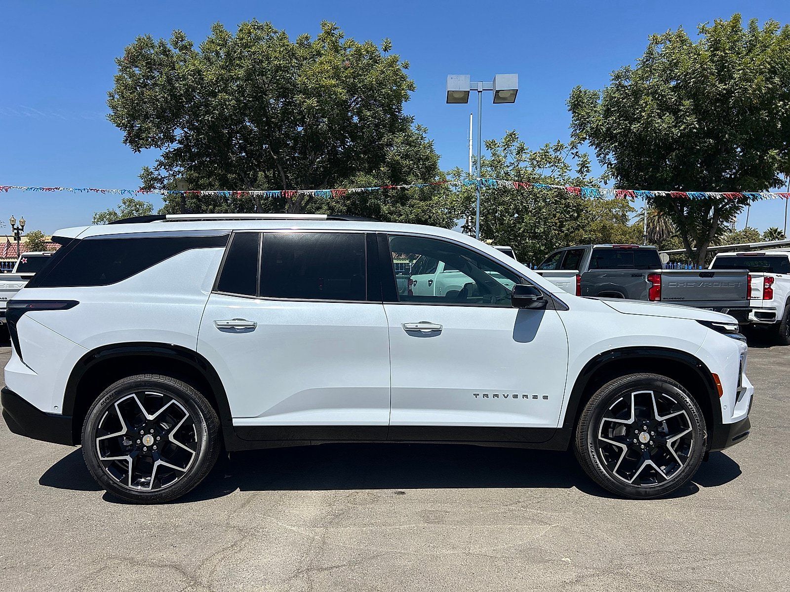 New 2026 Chevrolet Traverse High Country FWD image 2