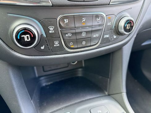 Used 2024 Chevrolet Equinox LT w/ LPO, Floor Liner Package FWD image 19