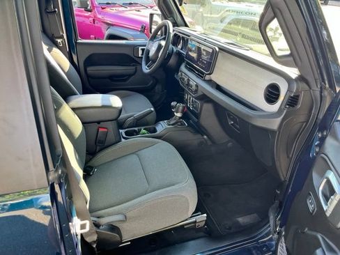 Certified 2025 Jeep Wrangler Sport AWD/4WD image 20
