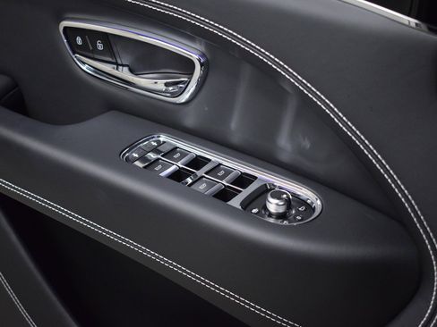 Certified 2023 Bentley Bentayga image 39