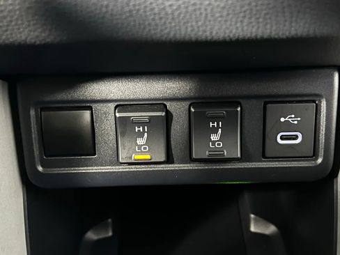 Used 2024 Toyota Corolla Cross XLE image 20