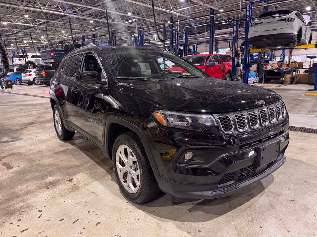 Used 2024 Jeep Compass Latitude AWD/4WD image 7