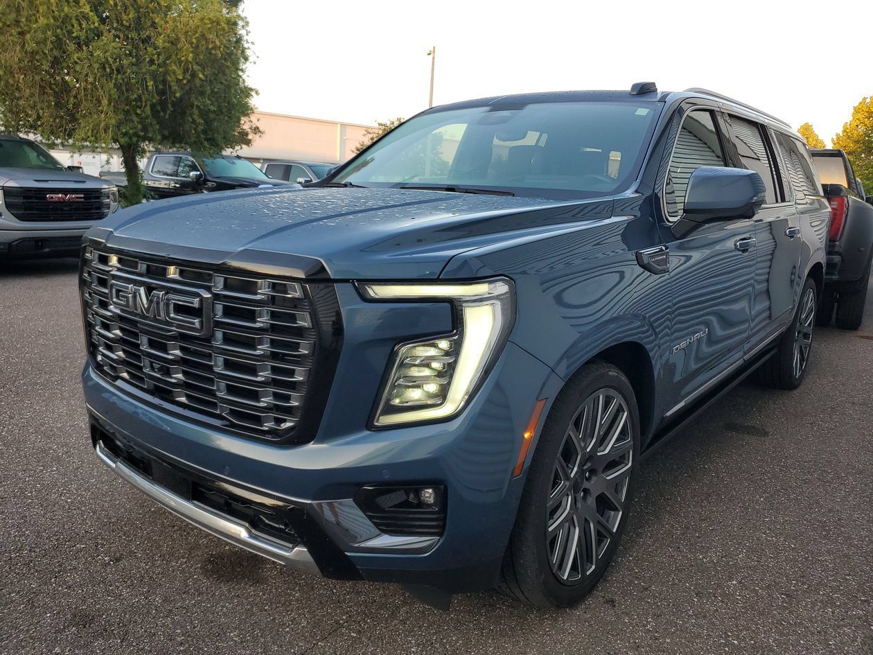 Used 2025 GMC Yukon XL Denali Ultimate AWD/4WD image 2