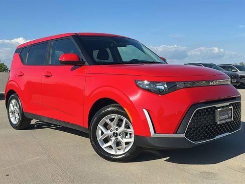 Used 2025 Kia Soul LX w/ LX Technology Package image 5