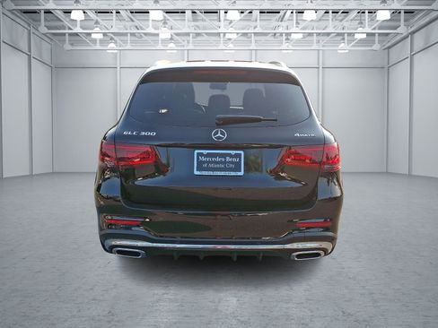 Used 2022 Mercedes-Benz GLC 300 4MATIC SUV image 5