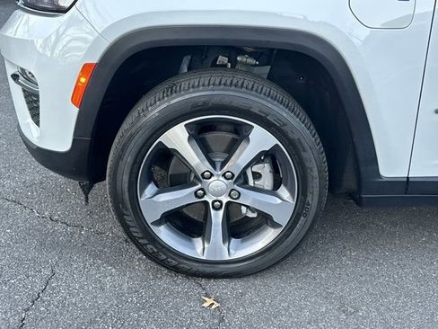 Used 2023 Jeep Grand Cherokee 4WD 4xe image 14