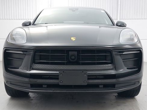 Used 2024 Porsche Macan image 10