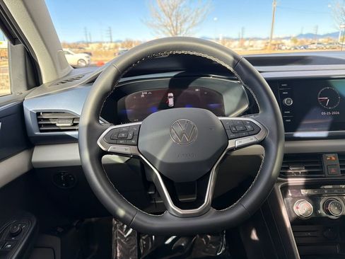Certified 2023 Volkswagen Taos SE image 16