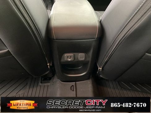 Used 2022 GMC Canyon Denali image 25