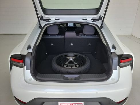 Used 2025 Toyota Prius LE FWD image 10