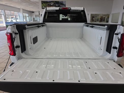 New 2026 RAM 1500 Laramie AWD/4WD image 18