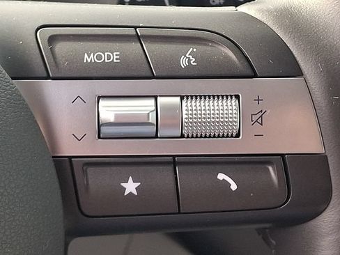 Used 2025 Hyundai Kona SEL FWD image 22