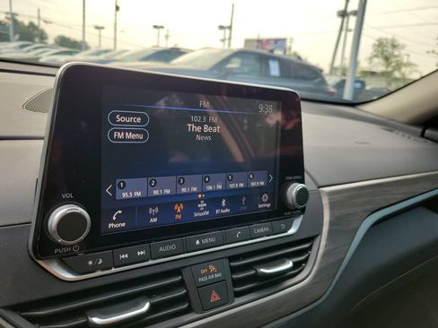 Used 2025 Nissan Altima 2.5 SV FWD image 29