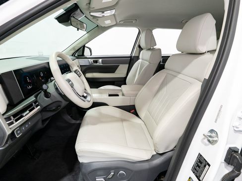 Used 2025 Hyundai Santa Fe SEL FWD image 15