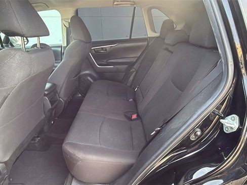 Used 2021 Toyota RAV4 LE image 13
