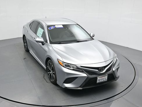 Used 2020 Toyota Camry SE image 35