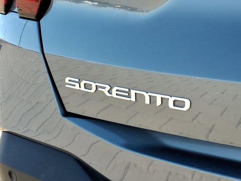 Used 2024 Kia Sorento S image 29