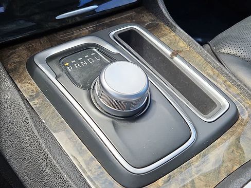 Used 2016 Chrysler 300 C RWD image 14
