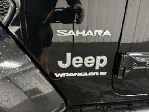 Used 2024 Jeep Wrangler Unlimited Sahara AWD/4WD image 30