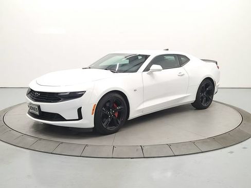 Used 2021 Chevrolet Camaro LT w/ Technology Package RWD image 4