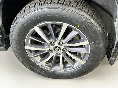 Used 2017 Toyota Highlander XLE FWD image 11