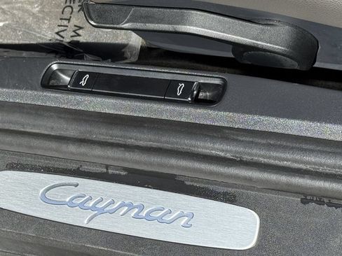 Used 2022 Porsche 718 Cayman w/ Premium Package RWD image 19