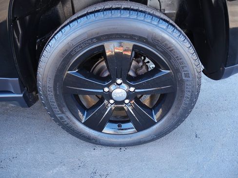 Used 2017 Jeep Compass High Altitude image 32