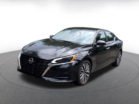 Used 2025 Nissan Altima 2.5 SV image 3