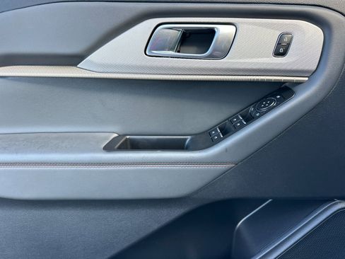 Used 2025 Ford Explorer Active image 10