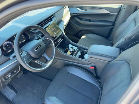 New 2025 Jeep Grand Cherokee Altitude image 20