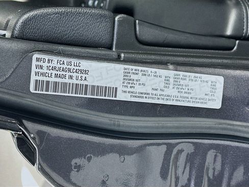 Used 2020 Jeep Grand Cherokee Altitude image 36