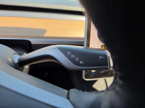 Used 2023 Tesla Model Y 2WD image 38