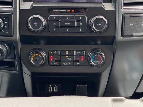 Used 2020 Ford F150 XLT w/ Equipment Group 302A Luxury AWD/4WD image 23