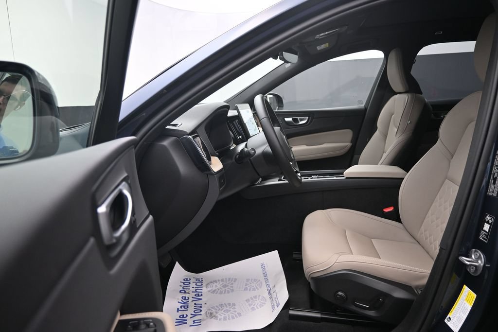 Certified 2026 Volvo XC60 B5 Plus AWD/4WD image 11