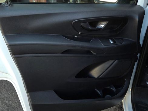 Used 2017 Mercedes-Benz Metris image 11