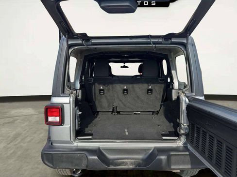Used 2018 Jeep Wrangler Unlimited Sport AWD/4WD image 16